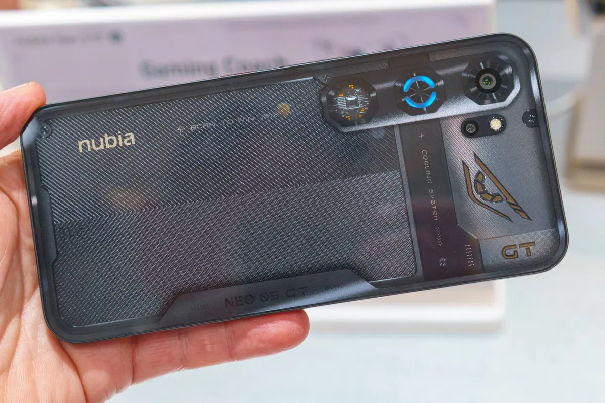 nubia Neo 5 GT: Móvil gaming con ventilador y RGB por 400€