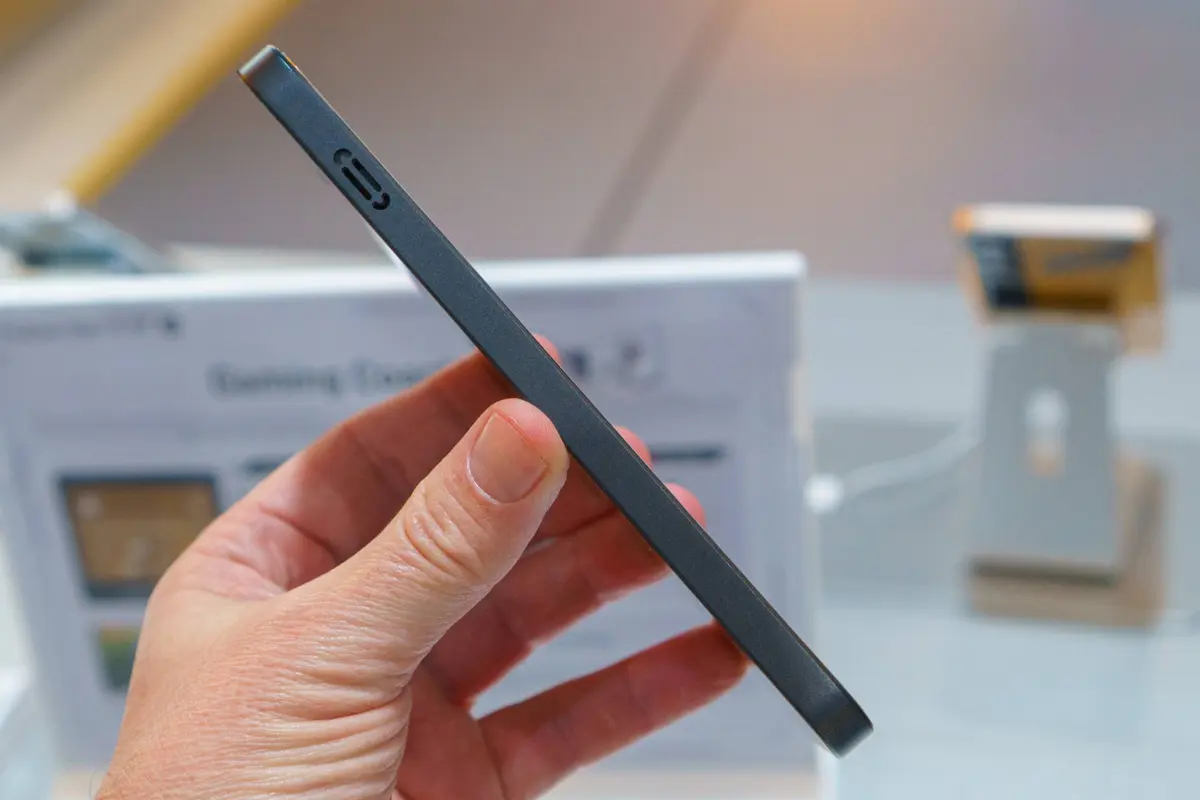 Diseño plano con batería de 6.210 mAh